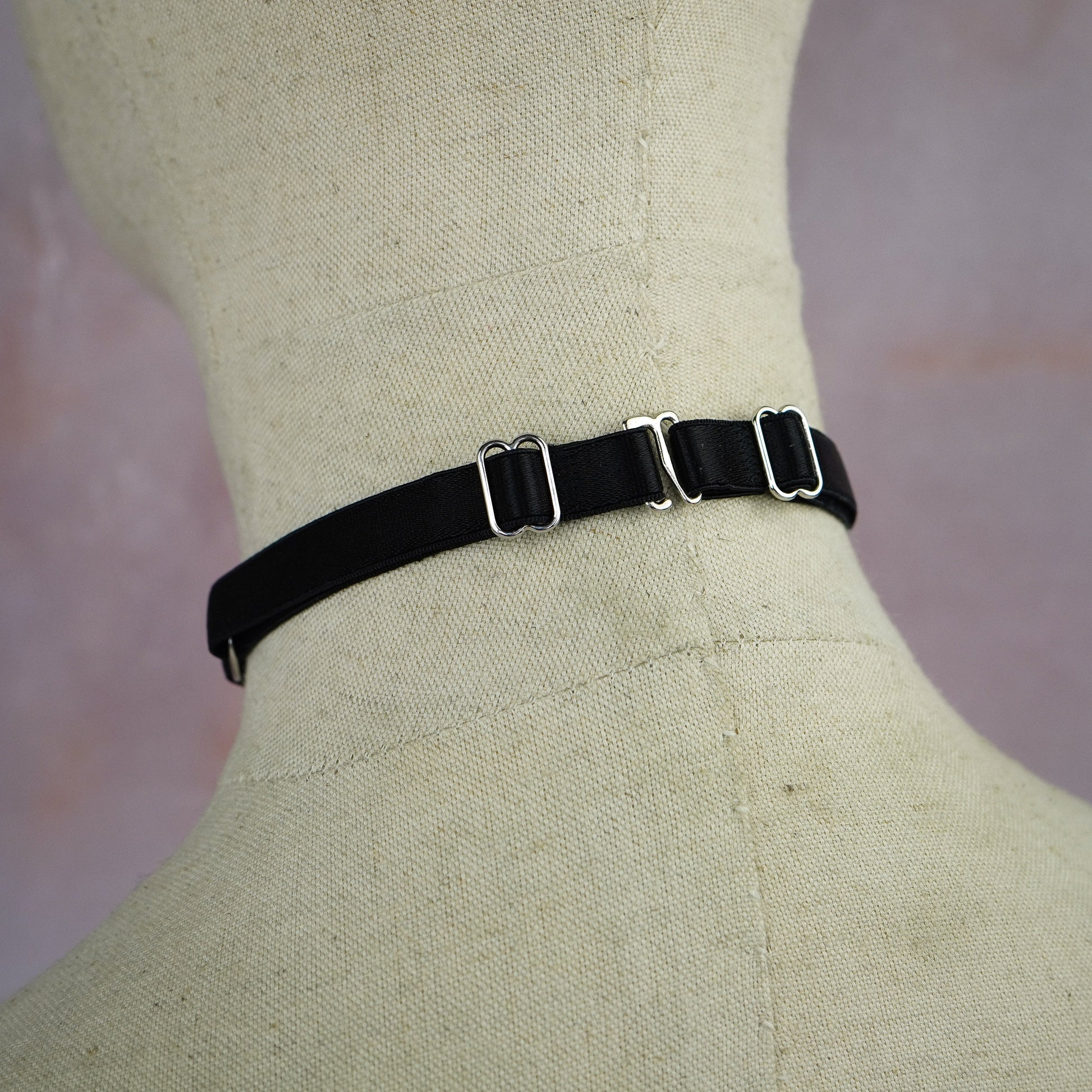 Telyn choker with silver hardware, from the back